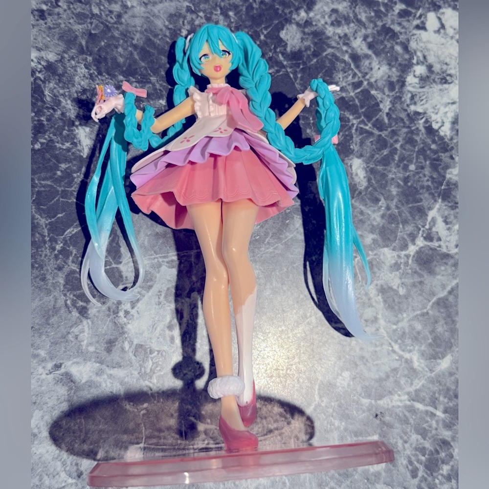 Taito Hatsune Miku Wonderland Figure, Rapunzel Limited Edition. New, no box